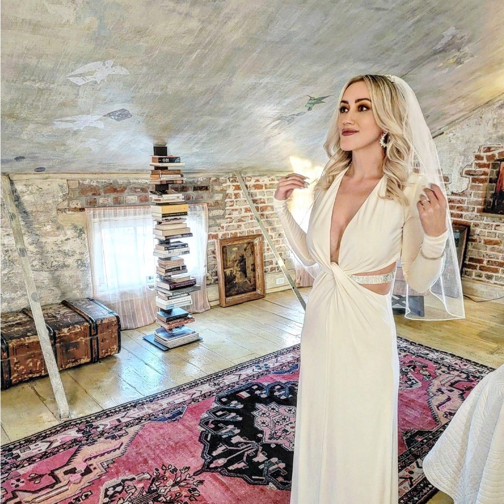 Short white rhinestone lined veil